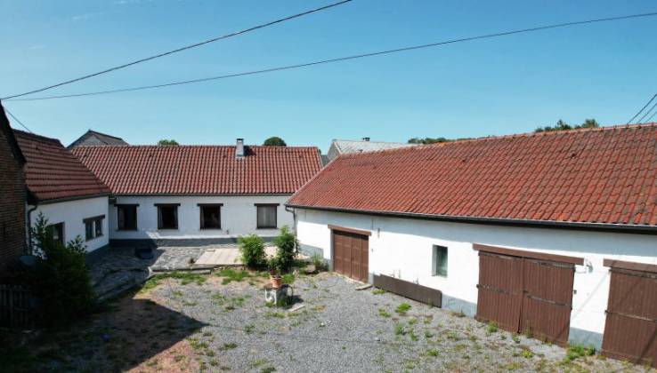 Charming farmhouse 4 bedrooms of 254 m² on 9 ares