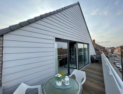 Bright 2 bedroom penthouse with beautiful terrace