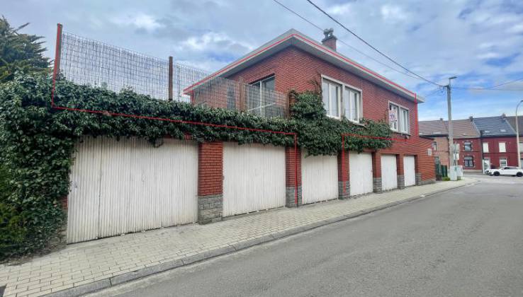 Large flat with 120m² terrace + garage