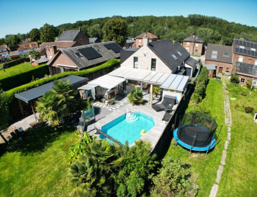 Superb 4 bedroom villa with office, bright living room, pool and garden in Enghien