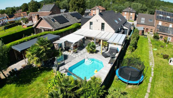 Prachtige 4 slaapkamer villa met kantoor, lichte woonkamer, zwembad en tuin in Edingen